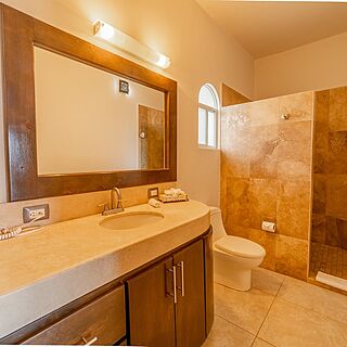 Club El Moro — Sample Bathroom