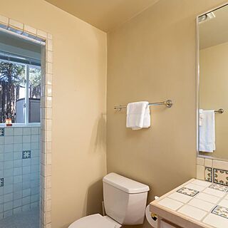 Las Brisas de Santa Fe &mdash; Sample Bathroom