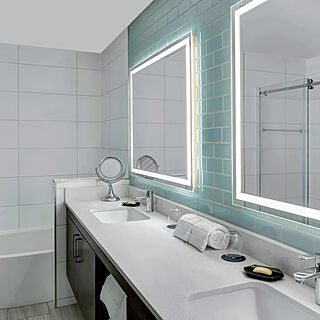 Bluegreen's Bayside Resort and Spa at Panama City Beach — Sample Bathroom