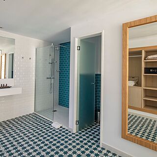 Oasis Lanz Beach Mate — Sample Bathroom