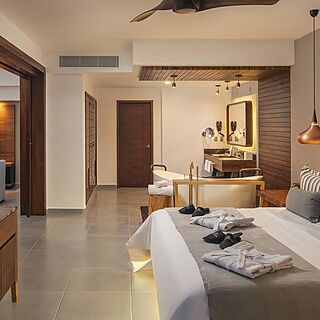 Ventus Ha at Marina El Cid Spa & Beach Resort — Sample master bedroom