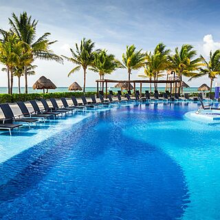 BlueBay Grand Esmeralda — Pool