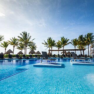 BlueBay Grand Esmeralda — Pool