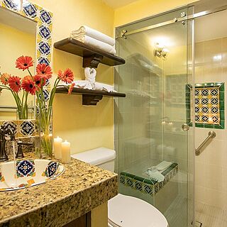 Lindo Mar Resort — Sample Bathroom