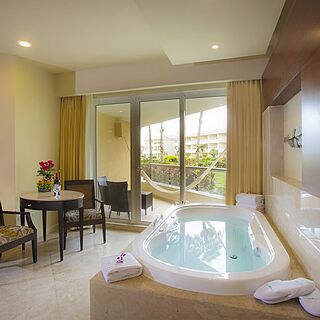Sunrise at Moon Palace — Sample Hot Tub