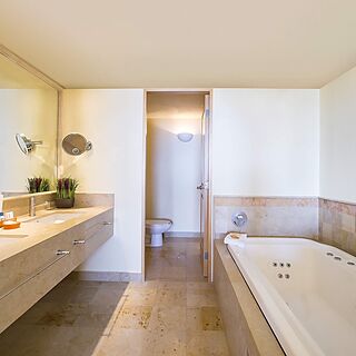 Grand Fiesta Americana Los Cabos All Inclusive Golf & Spa — Sample Bathroom