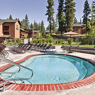 Club Wyndham South Shore — Hot Tub With Loungers