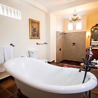 BellView Hotel Boutique — Sample Bathroom