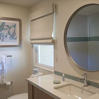 The Royal Lahaina — Sample Bathroom