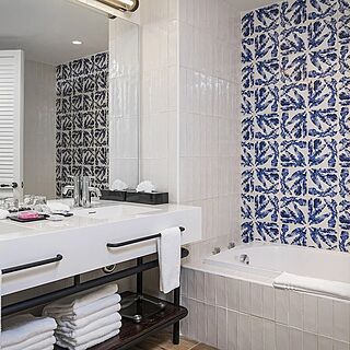 Ocean Coral Spring — Sample Bathroom