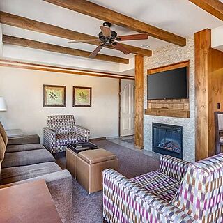 Hilton Vacation Club Sedona Summit — Sample Living Area