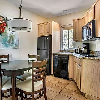 Hilton Vacation Club Sedona Summit &mdash; Sample Dining Area