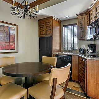 Hilton Vacation Club Sedona Summit &mdash; Sample Dining Area