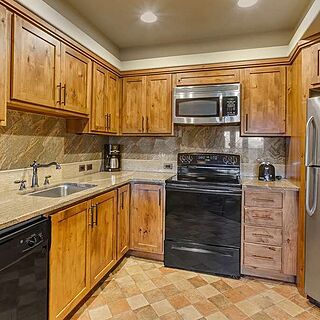 Hilton Vacation Club Sedona Summit — Sample Kitchen