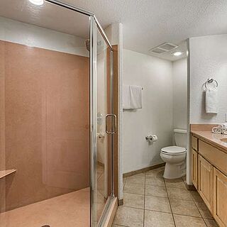 Hilton Vacation Club Sedona Summit &mdash; Sample Bathroom
