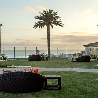 Carlsbad Inn Beach Resort — Seaside Loungers