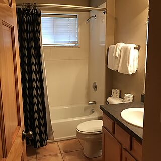 Angel Fire Cabin Share — Sample Bathroom
