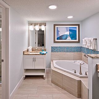 Grand Seas Resort — Sample Bathroom