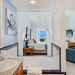Wyndham Reef Resort — Sample Bathroom