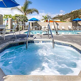 Capistrano Surfside Inn — Hot Tub