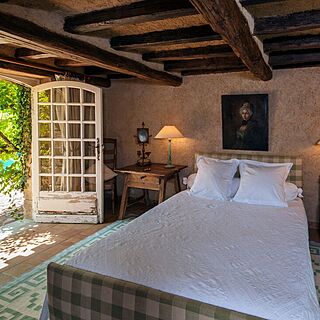 Chateau Alizes &mdash; Sample Bedroom