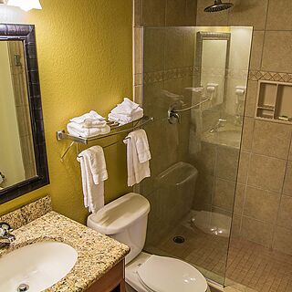Westgate Lakes Resort & Spa — Villa Bathroom