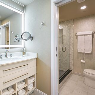 Westgate Las Vegas Resort & Casino &mdash; Sample Bathroom