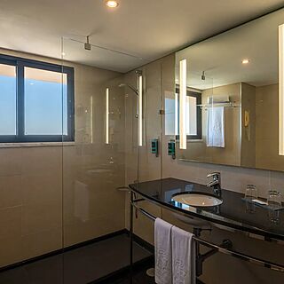 Vila Gale Cascais — Sample Bathroom