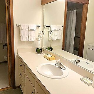 Jackson Hole Vacation Condominiums — Sample Bathroom