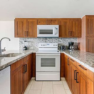 Hilton Vacation Club Royal Palm St. Maarten &mdash; Sample Kitchen