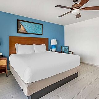 Hilton Vacation Club Flamingo Beach St. Maarten — Sample Bedroom