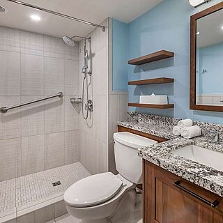 Hilton Vacation Club Flamingo Beach St. Maarten — Sample Bathroom