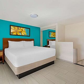 Hilton Vacation Club Royal Palm St. Maarten — Sample Bedroom