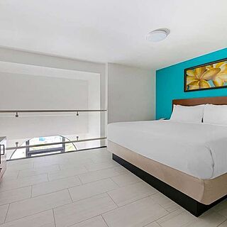 Hilton Vacation Club Royal Palm St. Maarten — Sample Bedroom
