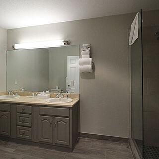 Grand Caymanian Resort — Sample Bathroom