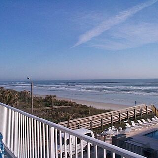 Sunisands Beach Club Resort — - Pool & Ocean
