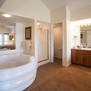 Crowne View Heights — Sample Bathroom