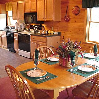 Moosehead Cottage Resort — - Unit Dining Area