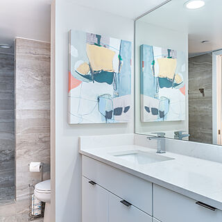 DiamondHead Beach Resort — Sample Bathroom