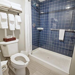 Club Wyndham Inn on the Harbor — Sample Bathroom