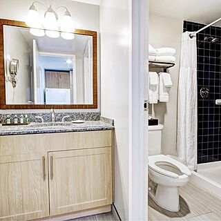 Club Wyndham Inn on the Harbor — Sample Bathroom
