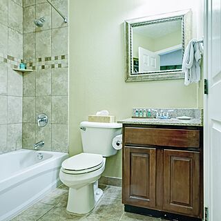 Club Wyndham Kingsgate — Sample Bathroom
