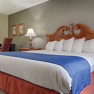 Club Wyndham Kingsgate — Sample Bedroom