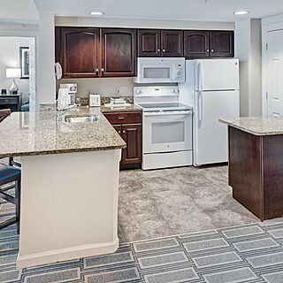 Club Wyndham Old Town Alexandria &mdash; Kitchen in deluxe suites