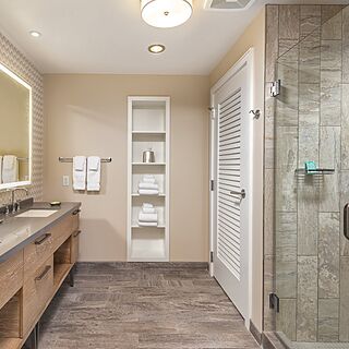 Club Wyndham Clearwater Beach Resort — Sample Bathroom