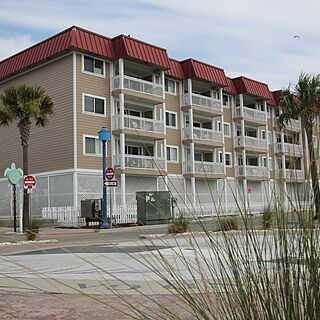 Tybrisa at the Beach — Exterior