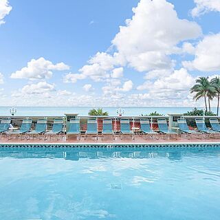 Hollywood Beach Tower — Pool