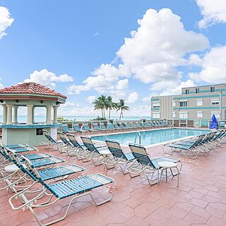 Hollywood Beach Tower — Pool