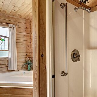Branson Cedars Resort — Sample Bathroom