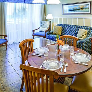 Hilton Vacation Club The Cove on Ormond Beach — Sample dining area
